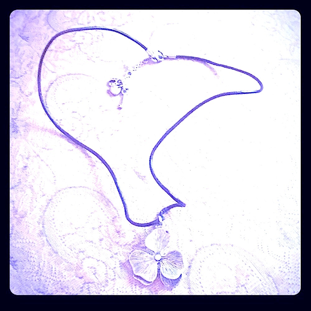 🦕 Fossil Brand Silver Flower Necklace